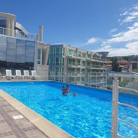 Silver Terace With Sea View For 4 Person Apartman