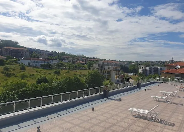 Silver Terace With Sea View For 4 Person Appartamento